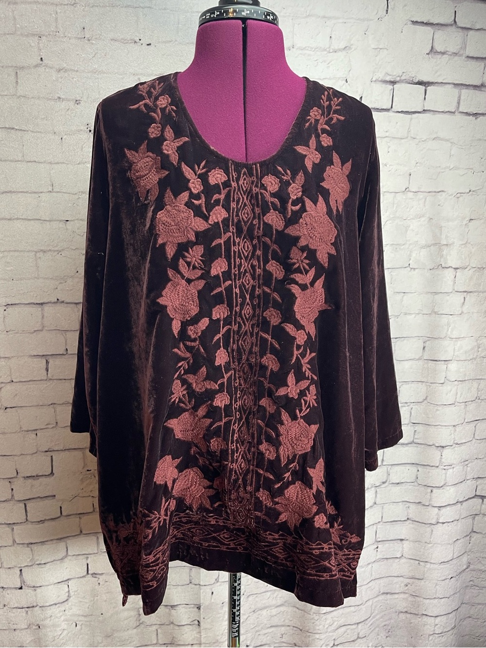 Kyla Seo size medium red brown velvet embroidered tunic